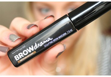 Какие преимущества туши для бровей бренда Maybelline