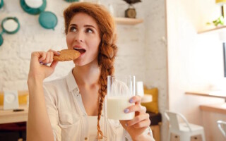 6 продуктов, которые могут ускорять старение кожи: что стоит пересмотреть в рационе